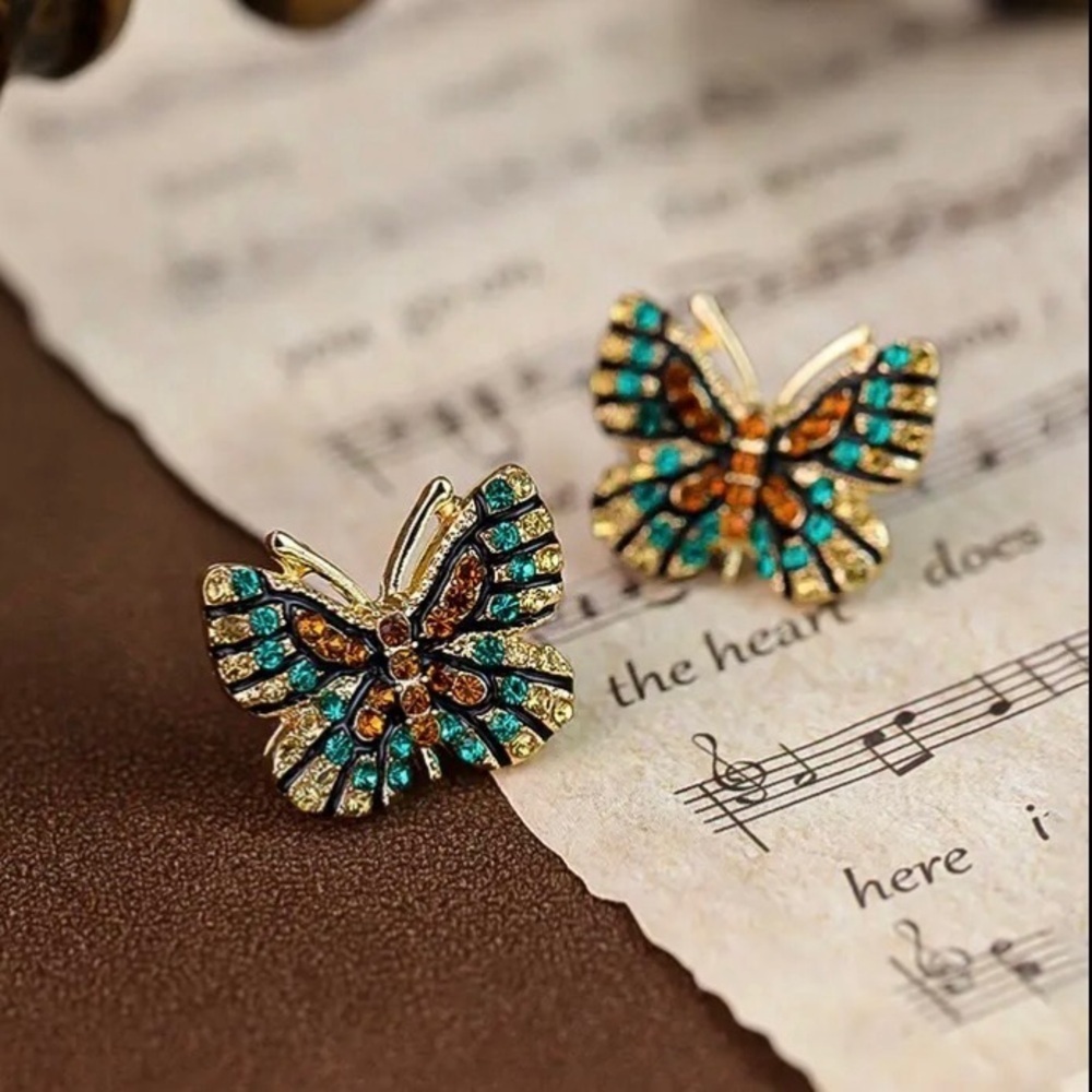 ✨Modcloth Nora Rhinestone Butterfly Earrings - Picture 4 of 4